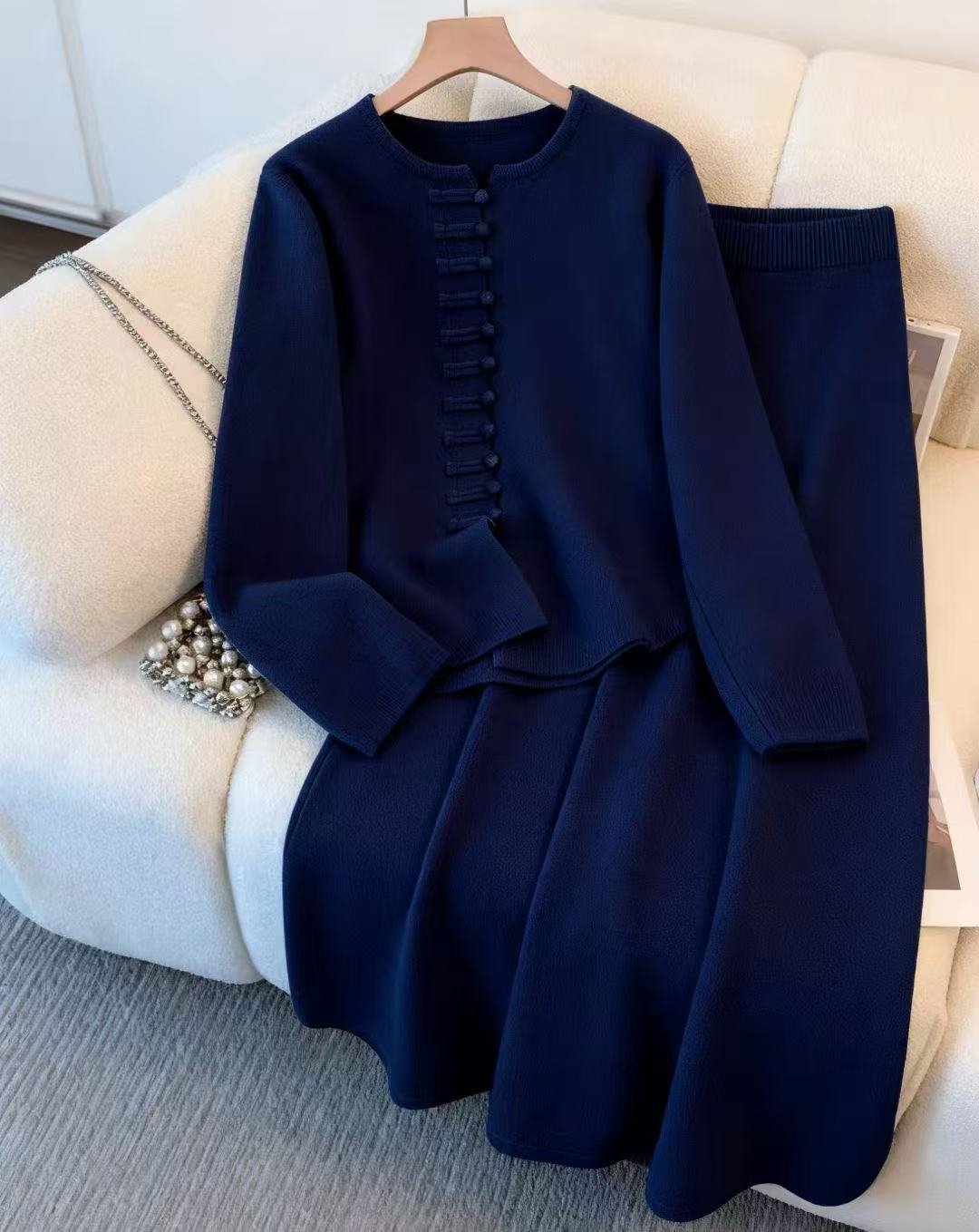 Ensemble Maille Cardigan Boutonné et Jupe Fluide