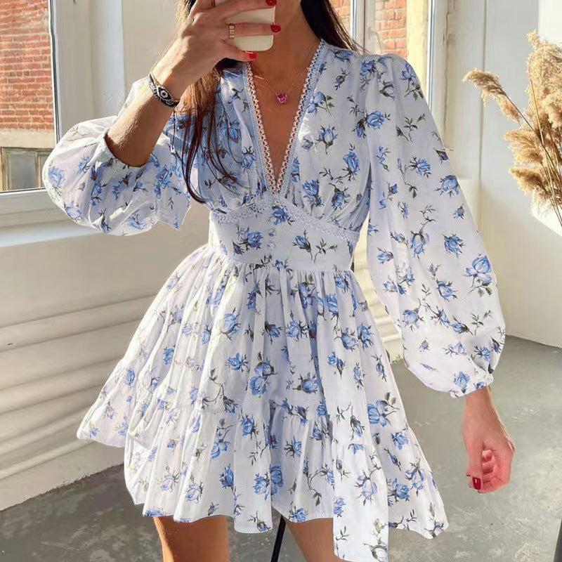 Lina – Robe à Imprimé Léger avec Décolleté en V et Dentelle Romantique