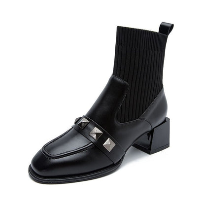 Bottines noires à talon détail clouté