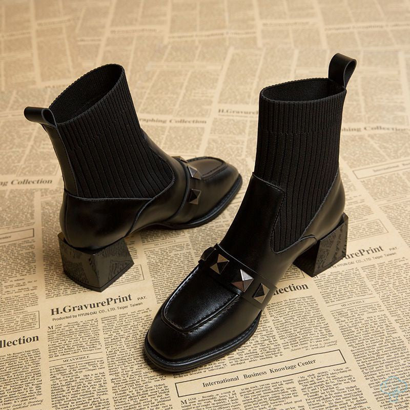 Bottines noires à talon détail clouté