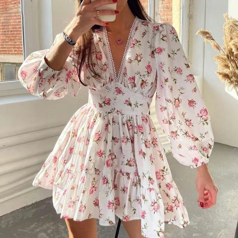 Lina – Robe à Imprimé Léger avec Décolleté en V et Dentelle Romantique