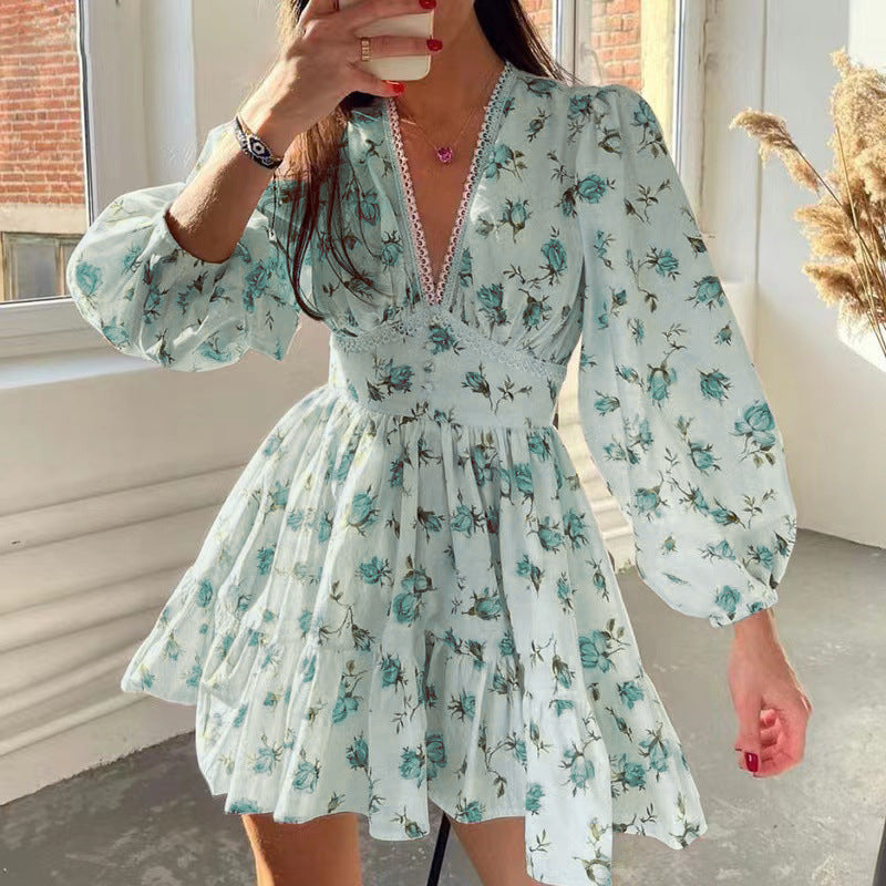 Lina – Robe à Imprimé Léger avec Décolleté en V et Dentelle Romantique