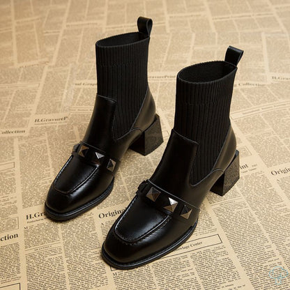 Bottines noires à talon détail clouté