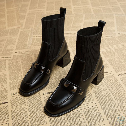 Bottines noires à talon détail clouté